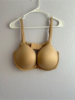 Victoria Secret Nude Push Up Bra • Used • Size: 38DD